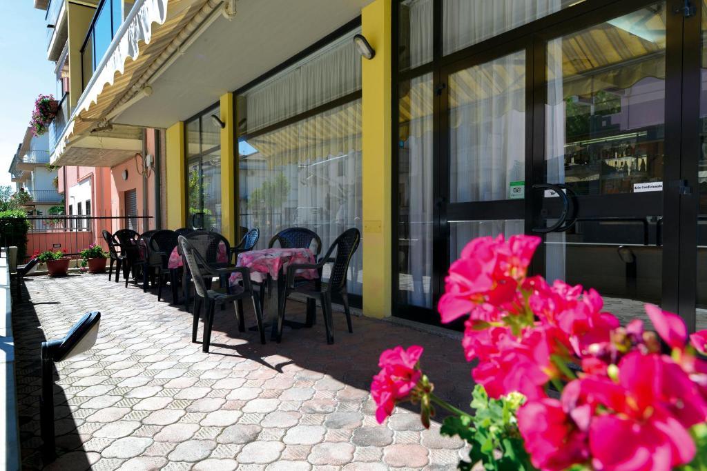 Hotel Residence Margherita Торторето Экстерьер фото
